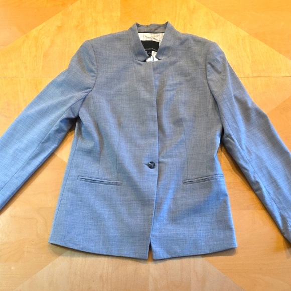 Banana Republic -Essential Italian Wool Light Gray Womens Blazer. Size 8.  NWOT! - Picture 1 of 5